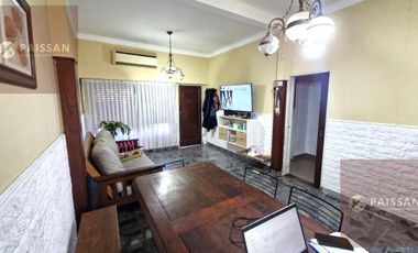 Venta Casa 3 ambientes con local y deposito, Bella Vista