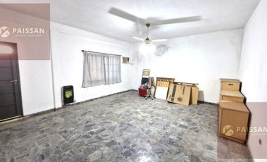 Venta Casa 3 ambientes con local y deposito, Bella Vista