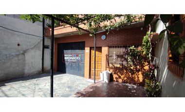 casa de 2 planta 6 amb mas local con 5 deptos en Paso del rey CENTRO