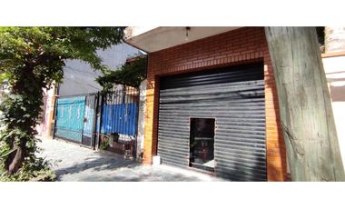 casa de 2 planta 6 amb mas local con 5 deptos en Paso del rey CENTRO