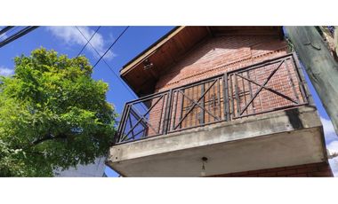 casa de 2 planta 6 amb mas local con 5 deptos en Paso del rey CENTRO