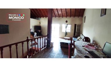 casa de 2 planta 6 amb mas local con 5 deptos en Paso del rey CENTRO