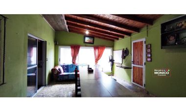 casa de 2 planta 6 amb mas local con 5 deptos en Paso del rey CENTRO