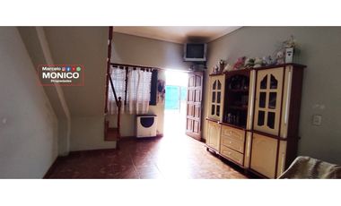 casa de 2 planta 6 amb mas local con 5 deptos en Paso del rey CENTRO