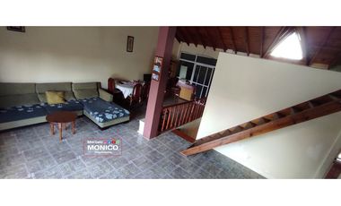 casa de 2 planta 6 amb mas local con 5 deptos en Paso del rey CENTRO