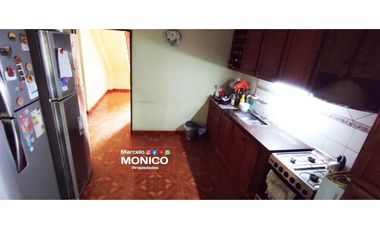 casa de 2 planta 6 amb mas local con 5 deptos en Paso del rey CENTRO