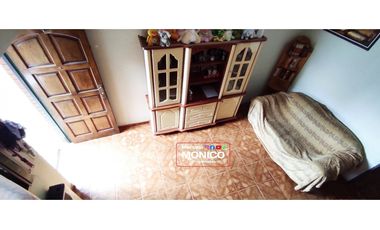 casa de 2 planta 6 amb mas local con 5 deptos en Paso del rey CENTRO
