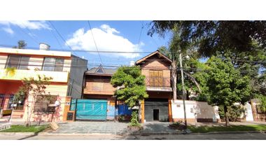 casa de 2 planta 6 amb mas local con 5 deptos en Paso del rey CENTRO