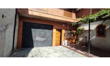 casa de 2 planta 6 amb mas local con 5 deptos en Paso del rey CENTRO