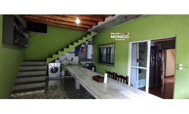 casa de 2 planta 6 amb mas local con 5 deptos en Paso del rey CENTRO