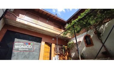 casa de 2 planta 6 amb mas local con 5 deptos en Paso del rey CENTRO