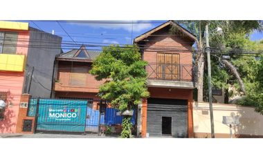 casa de 2 planta 6 amb mas local con 5 deptos en Paso del rey CENTRO