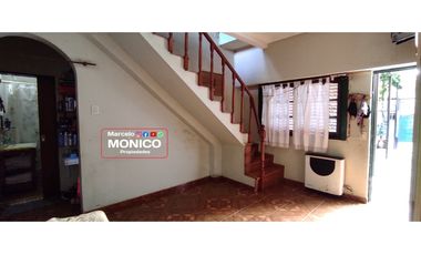 casa de 2 planta 6 amb mas local con 5 deptos en Paso del rey CENTRO