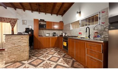 VENTA 3 DEPTOS + Casa 5 hab | BARRIO LA QUEBRADA – PASO DEL REY