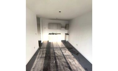Departamento 2 ambientes con balcón y cochera en Martín Coronado