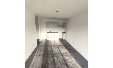 Departamento 2 ambientes con balcón y cochera en Martín Coronado