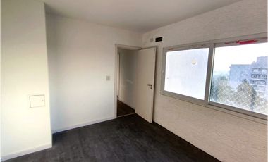 Departamento 2 ambientes con balcón y cochera en Martín Coronado