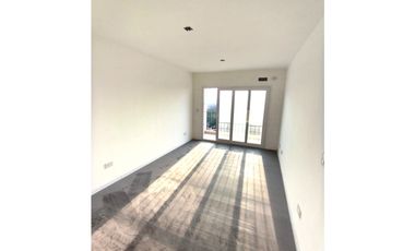 Departamento 2 ambientes con balcón y cochera en Martín Coronado