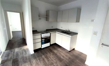 Departamento 3 ambientes con balcón y cochera en Martín Coronado