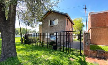 Venta casa de 2 dormitorio con pileta en Ricardone. Apta crédito.