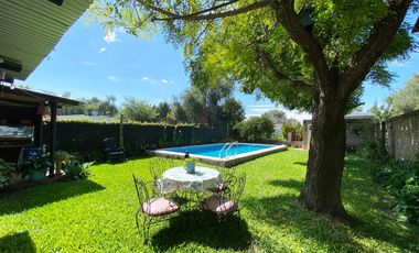 Venta casa de 2 dormitorio con pileta en Ricardone. Apta crédito.