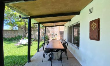 Venta casa de 2 dormitorio con pileta en Ricardone. Apta crédito.