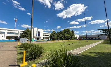 Excelentes naves industrial de 3000 m2 cubiertos en Hurlingham