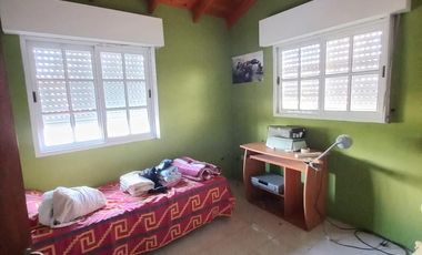 Excelente propiedad !!!- Mar De Ajo casa    2  deptos  de 2 y  3 ambientes - RETASADA!!!!!