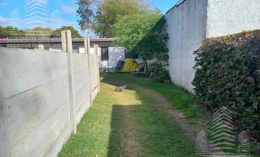 Excelente propiedad !!!- Mar De Ajo casa    2  deptos  de 2 y  3 ambientes - RETASADA!!!!!