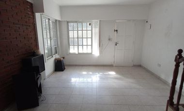 Excelente propiedad !!!- Mar De Ajo casa    2  deptos  de 2 y  3 ambientes - RETASADA!!!!!