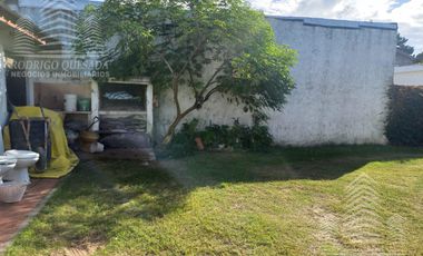 Excelente propiedad !!!- Mar De Ajo casa    2  deptos  de 2 y  3 ambientes - RETASADA!!!!!