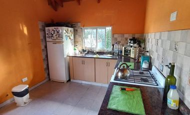 Excelente propiedad !!!- Mar De Ajo casa    2  deptos  de 2 y  3 ambientes - RETASADA!!!!!