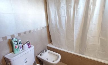 Excelente propiedad !!!- Mar De Ajo casa    2  deptos  de 2 y  3 ambientes - RETASADA!!!!!
