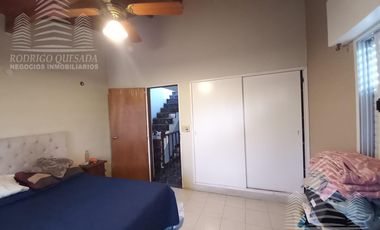 Excelente propiedad !!!- Mar De Ajo casa    2  deptos  de 2 y  3 ambientes - RETASADA!!!!!