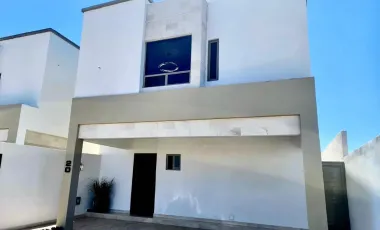 Casa en Venta en Viñedos, Torreón: Espaciosa y Bien Ubicada
