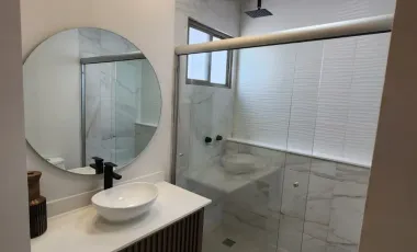 Casa en Venta en Viñedos, Torreón: Espaciosa y Bien Ubicada