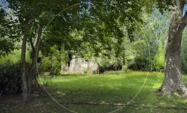 Lote con casa a restaurar en Costa del Este