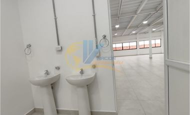 SE ARRIENDA CASA COMERCIAL RECIEN REMODELADA EN CAÑAVERAL