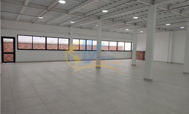 SE ARRIENDA CASA COMERCIAL RECIEN REMODELADA EN CAÑAVERAL