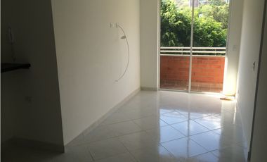 Se Arrienda Apartaestudio con Parqueadero de Moto  en Calasanz