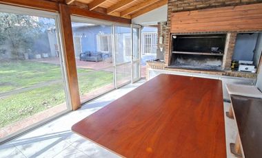 Hermosa casa de 4 ambientes en Florida con quincho y pileta  en alquiler!!!!