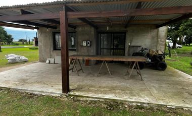 ¡OPORTUNIDAD! Casa de dos habitaciones en Solares Norte