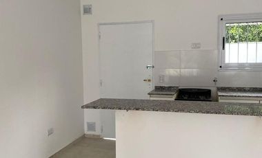 Duplex en alquiler 3 dormitorios en Lisandro olmos La Plata