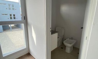 Duplex en alquiler 3 dormitorios en Lisandro olmos La Plata