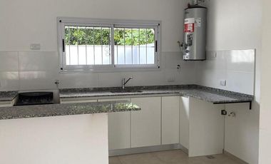 Duplex en alquiler 3 dormitorios en Lisandro olmos La Plata