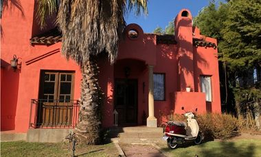 HERMOSA CASA ESTILO COLONIAL EN BARRIO MASCHWITZ PRIVADO