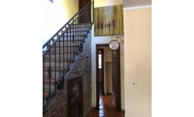 HERMOSA CASA ESTILO COLONIAL EN BARRIO MASCHWITZ PRIVADO