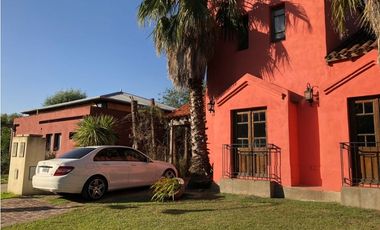 HERMOSA CASA ESTILO COLONIAL EN BARRIO MASCHWITZ PRIVADO