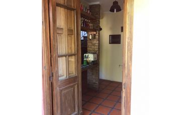 HERMOSA CASA ESTILO COLONIAL EN BARRIO MASCHWITZ PRIVADO