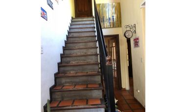 HERMOSA CASA ESTILO COLONIAL EN BARRIO MASCHWITZ PRIVADO